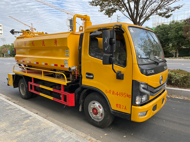 和田清洗吸污车